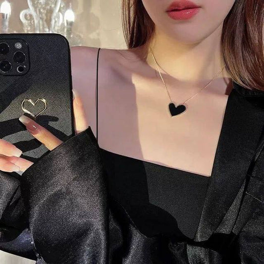 Black heart necklace