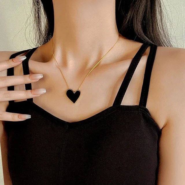 Black heart necklace